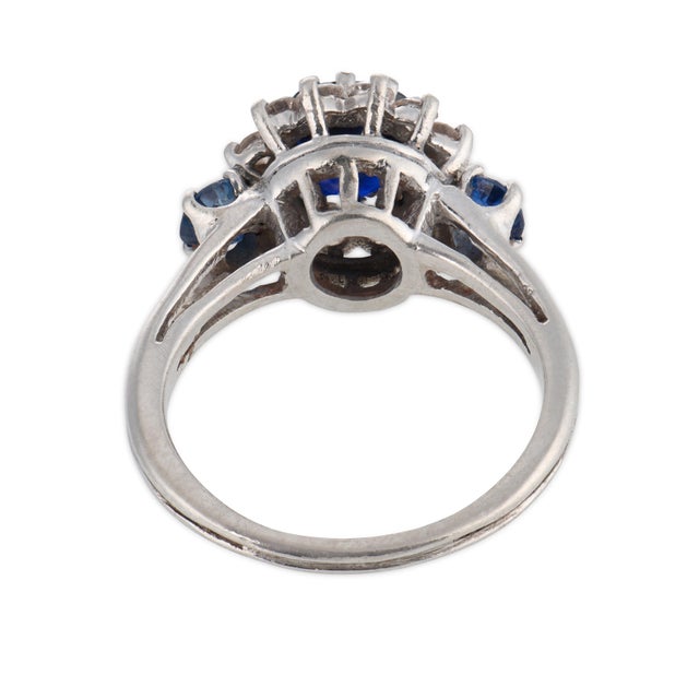 1970s 1970s Gia 1.55 Carat No Heat Sapphire Diamond Platinum Cluster Ring, Size 5 For Sale - Image 5 of 5