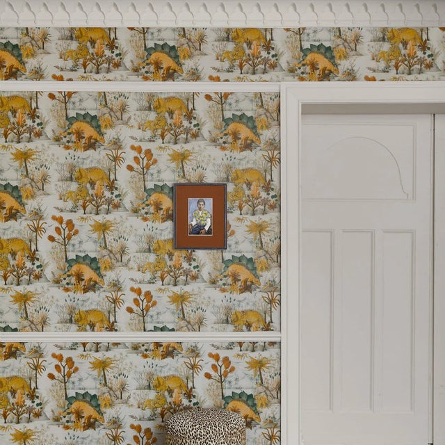 Combining humour and elegance, DINOSAURIA is a mood-enhancing wallpaper choice. Illustrated with detailed depictions of...