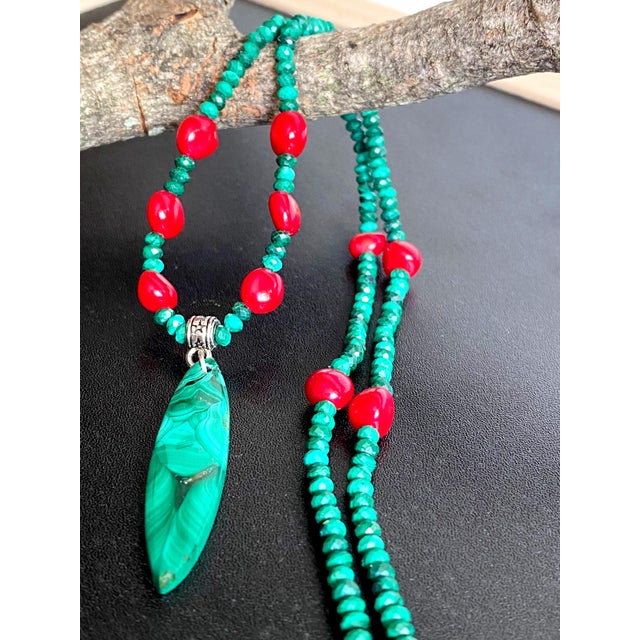 Artisan Genuine Malachite Necklace With Large Sculptural Pendant and Red Bamboo Seeds Detail For Sale - Image 4 of 17