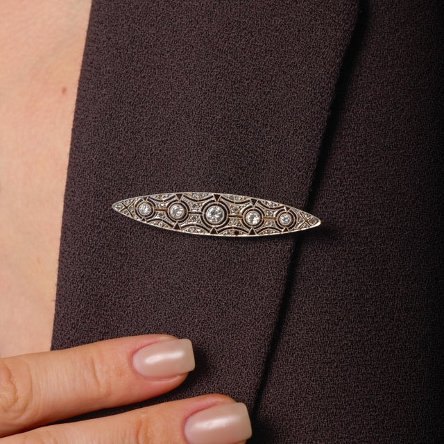 This refined Edwardian brooch is a beautiful example of early 20th-century elegance, where delicate craftsmanship and...