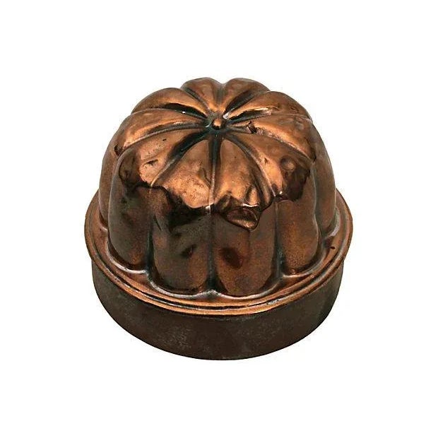 Round antique copper and tin fluted mold. No maker's mark. Discolorations, dents.