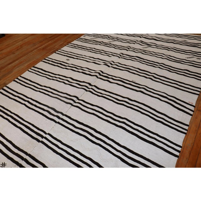 Mid 20th Century Vintage Turkish White Brown Kilim, 7'5'' X 11'2'' For Sale - Image 11 of 12