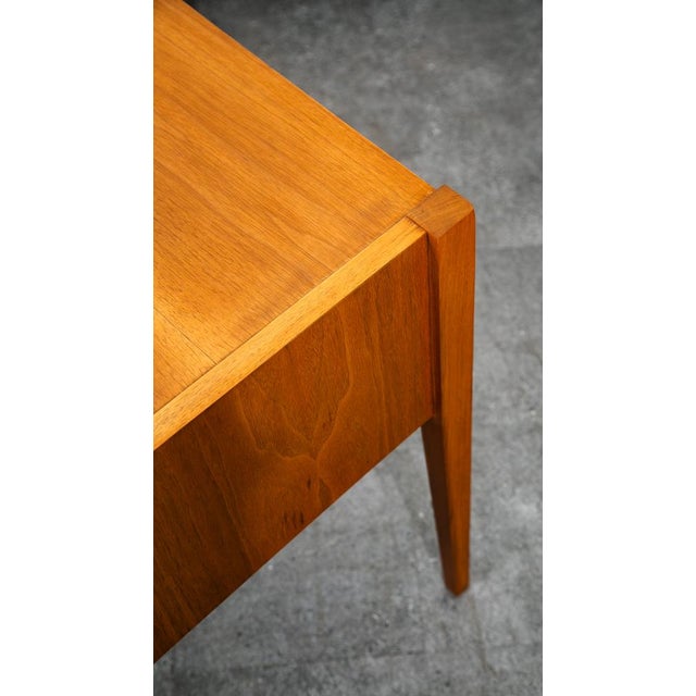 1960s Mid Century Modern Desk Walnut Office Vintage 2 Drawers Executive Compact MCM For Sale In Sacramento - Image 6 of 12