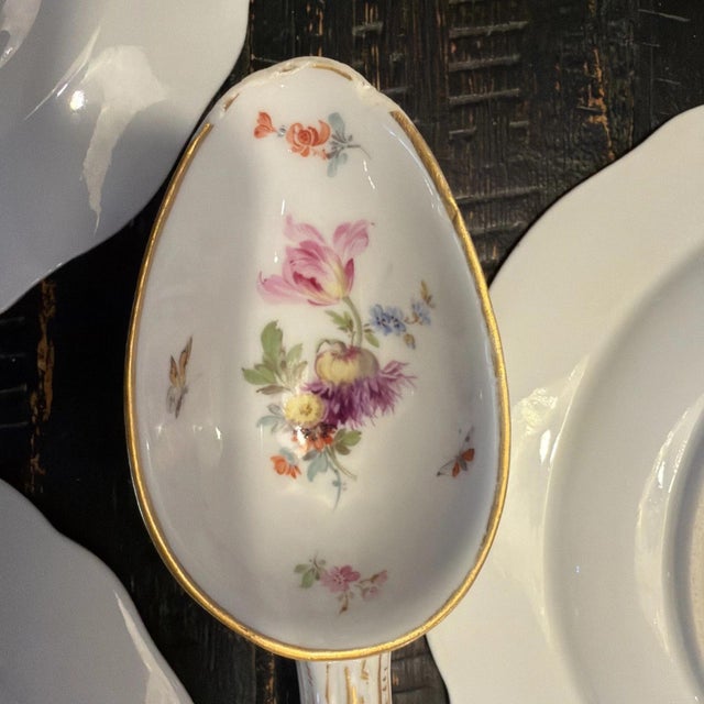 Meissen Porcelain Late 19th Century Meissen MS220 7inch Plates (7) Plus Matching Gravy Boat For Sale - Image 4 of 18