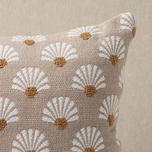 This pillow features Bellini Indoor/Outdoor with a knife edge finish. Soft bouclé yarns give this chic small-scale scallop...