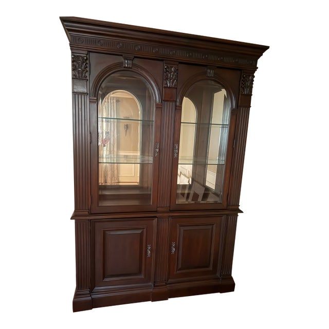 Late 20th Century Bernhardt Embassy Row Mahogany China Cabinet For Sale