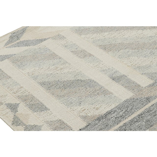 Rug & Kilim’s Scandinavian Style Rug in Gray Beige and White Geometric Patterns For Sale In New York - Image 6 of 8