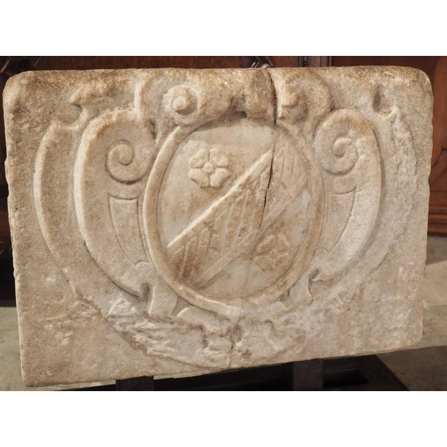 Carved and Mounted Marble Stemma Cartouche From Tuscany, Italy, 16th Century For Sale In Dallas - Image 6 of 13