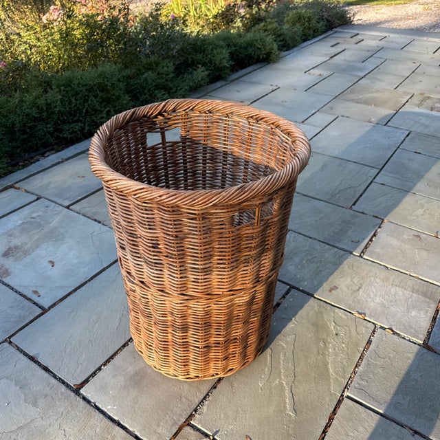 Excellent, sturdy huge wicker basket that would be great for laundry, as a hamper, or storing logs by the fireplace....