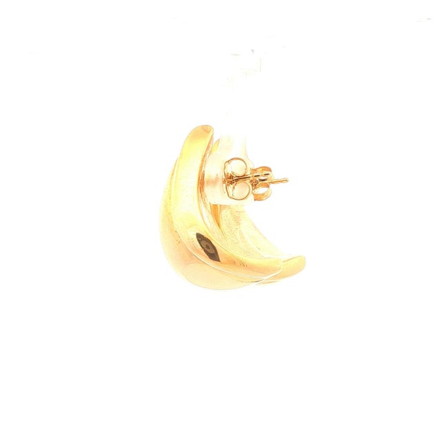 A striking pair of 14k gold earrings. These feature a bold, half hoop design. The earrings measure 1 inch in height.