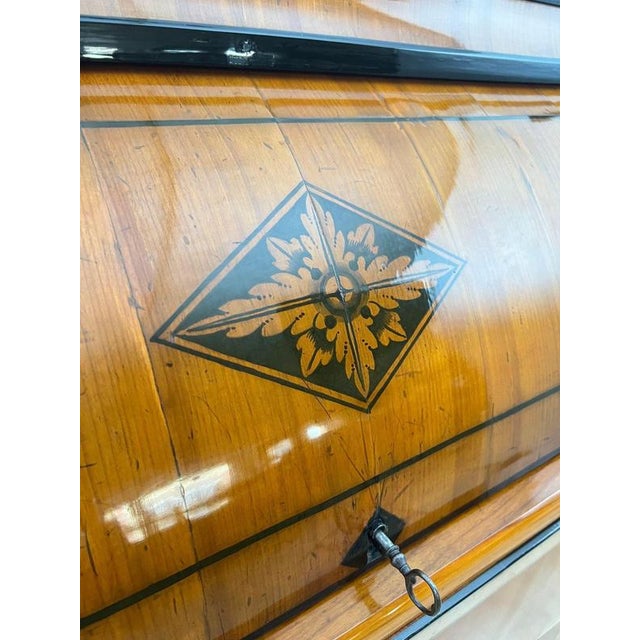 Roll-Top Desk in Cherry Veneer and Brass, 1820 For Sale - Image 16 of 18