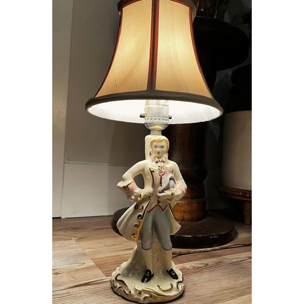 Mid 20th Century Vintage Colonial Figurine Lamp For Sale - Image 5 of 18