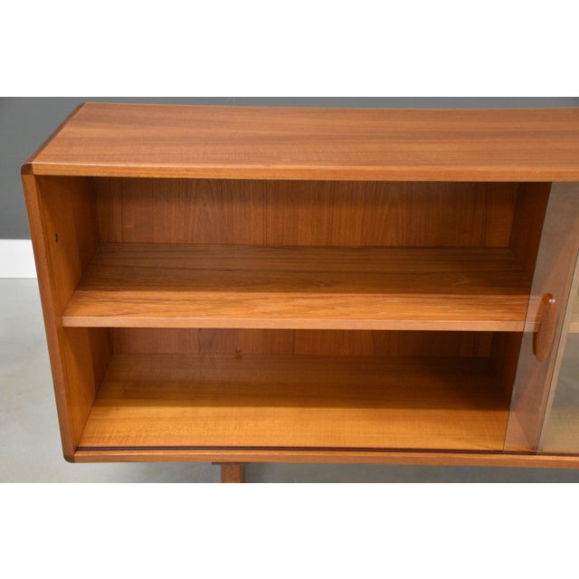 1960s 1960s Danish Modern Teak Bookcase Display Cabinet by Dyrlund For Sale - Image 5 of 9