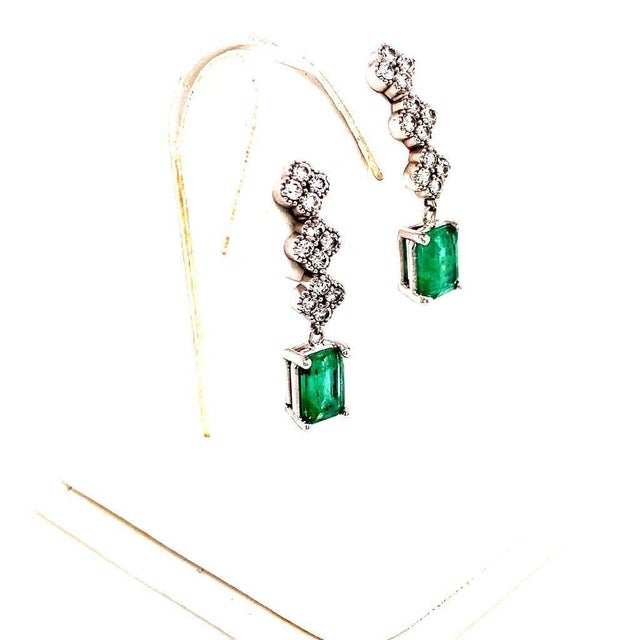 Traditional Emerald Diamond Earring 14k White Gold 2.13 TCW Certified For Sale - Image 3 of 9