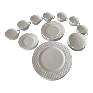 Late 20th Century Wedgwood White Night and Day Bone China Seven 5 Piece Place Settings- 35 Pieces For Sale