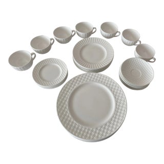 Late 20th Century Wedgwood White Night and Day Bone China Seven 5 Piece Place Settings- 35 Pieces Classic Elegance Excellent Mint Condition. For Sale