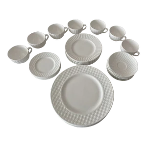 Late 20th Century Wedgwood White Night and Day Bone China Seven 5 Piece Place Settings- 35 Pieces Classic Elegance Excellent Mint Condition