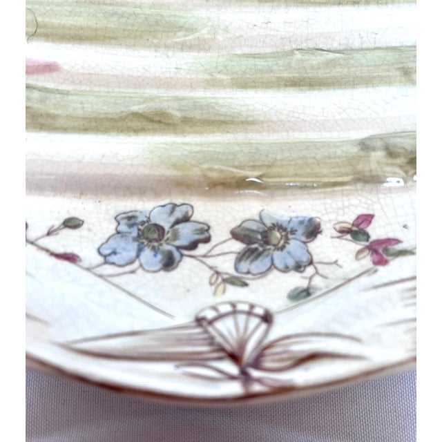 1890s English Majolica Shell Shape Asparagus Plate For Sale - Image 4 of 12