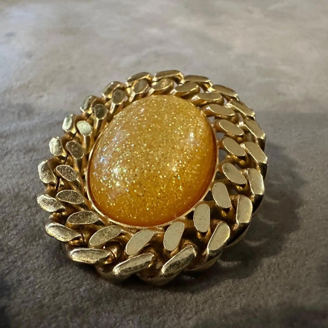 Metal A 1970s Gilt Metal and Faux Oval Gold Pearls Italian Set of Clip-on Earrings For Sale - Image 7 of 9