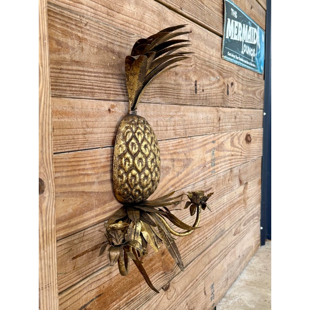 Metal Mid-20th Century Regency Metal Tole Gilt Pineapple Wall Candle Sconce For Sale - Image 7 of 12
