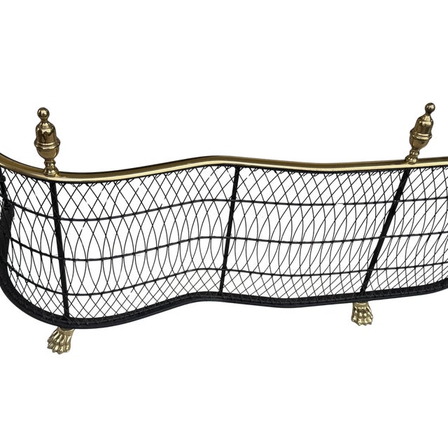 Vintage Brass Fireplace Fender – Federal Regency Serpentine Hearth Guard With Lion’s Paw Feet & Wire Lattice For Sale - Image 11 of 13