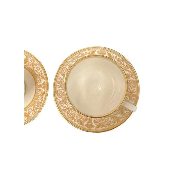 Gold Vintage Wedgwood Gold Florentine Bone China Leigh Shaped Footed Cups and Saucers for Two - 4 Pieces For Sale - Image 8 of 10