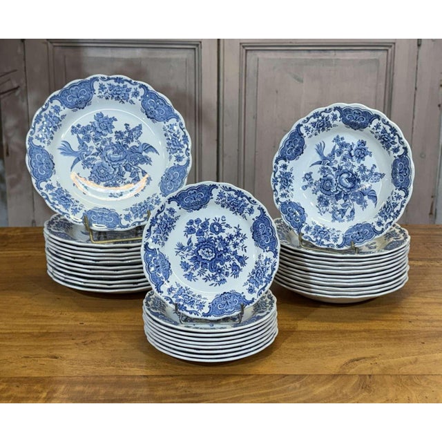 Staffordshire English Porcelain Dinner Service from Ridgway, 1980s, Set of 35 For Sale - Image 13 of 13