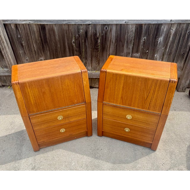 Mid-Century Modern Vintage Danish Modern Style Teak Nightstands, a Pair For Sale - Image 3 of 6