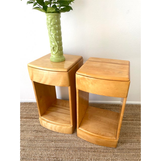 Vintage Mid-Century Modern Heywood Wakefield Pair of Airflow Nightstands in Wheat For Sale In Palm Springs - Image 6 of 17