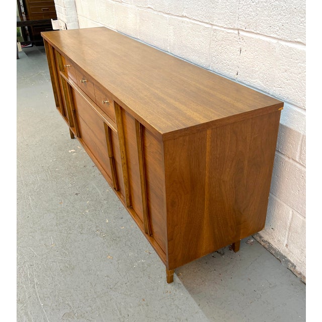 Wood Mid-Century Modern Walnut Credenza by Leo Jiranek for Bassett Furniture For Sale - Image 7 of 18
