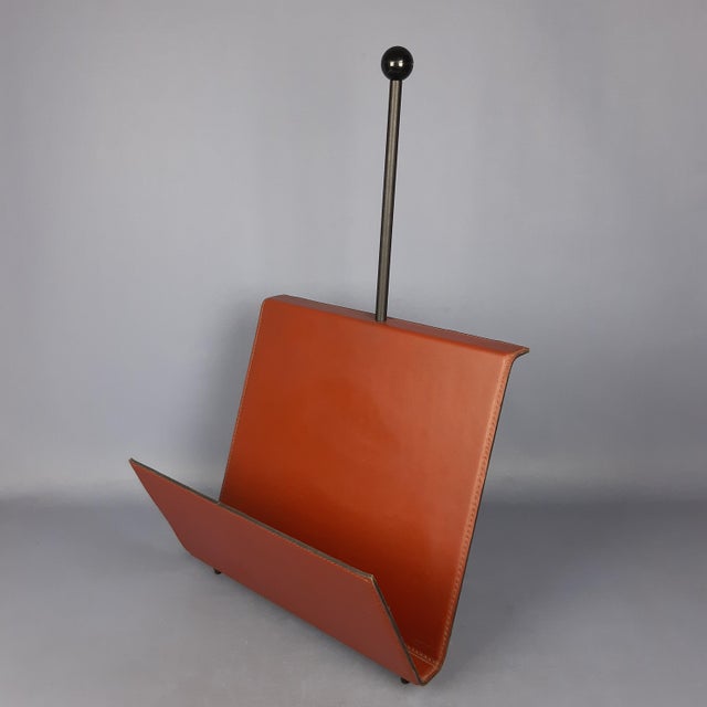 Italian Magazine Rack in Brown Leather and Metal from Porada, 1980s For Sale - Image 4 of 12