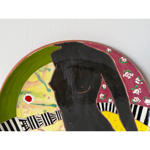 Mid-Century Modern 1980s Lois Barton Hand-Painted Modernist Figurative Art Ceramic Plate For Sale - Image 3 of 12
