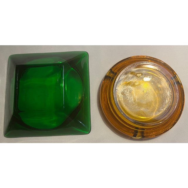 1950s Set of Two Vintage Mid-Century Modern Ashtrays/Forest Green and Golden Amber For Sale - Image 5 of 5