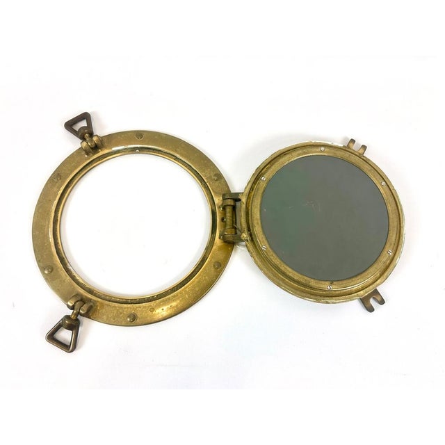 Ship Porthole Wall Mirror in Brass, 20th Century For Sale - Image 3 of 11