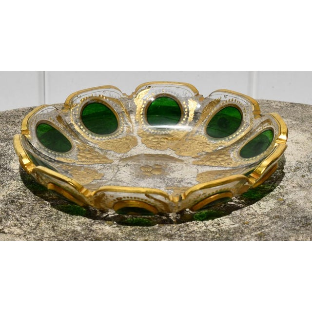 1940s Vintage Set of Four Bohemian Moser Style Glass Small Plates in an Emerald & Gold For Sale - Image 5 of 13