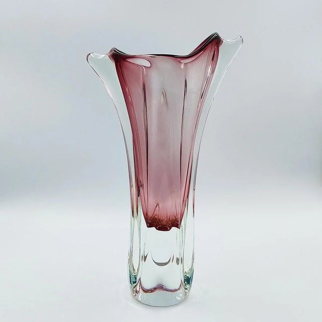 1970s 1970s Handcrafted Pink Vase in Murano Glass. Made in Italy For Sale - Image 5 of 7