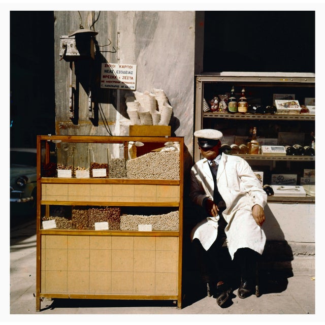 A moment in time In 2021, a gallery from Brussels contacted us. There, a photographic collection had been kept in tin...