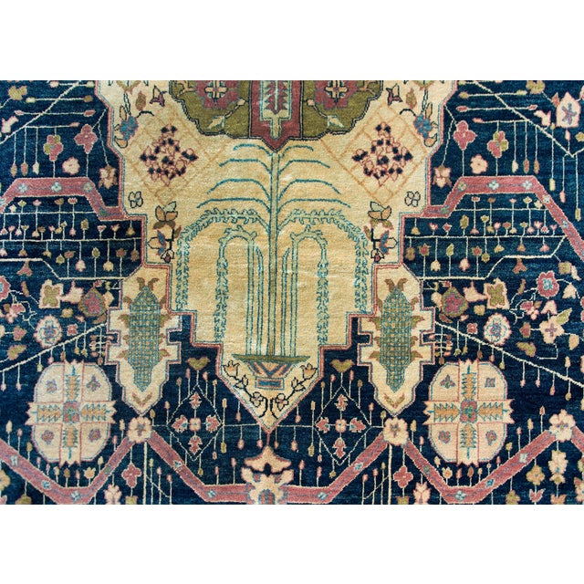 An outstanding late 20th century hand-knotted Indian rug with a Sarouk Farahan pattern containing a large central...