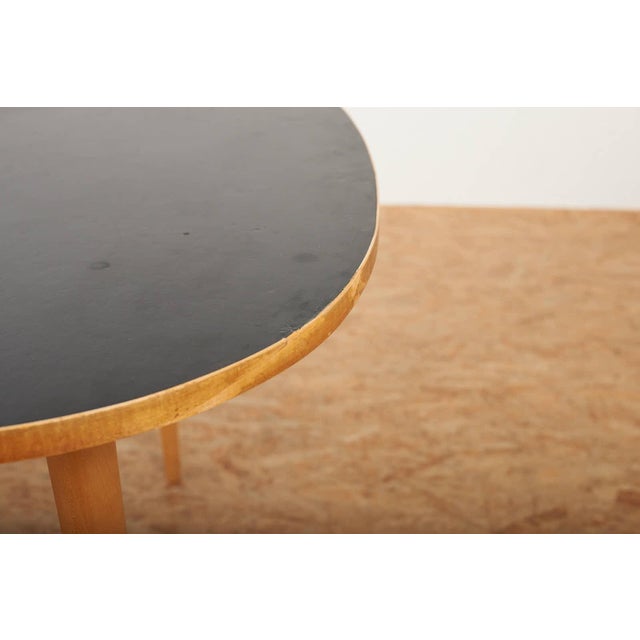 Black Three-Round Table Dining Table with Maple Frame and Wooden Top Covered with Black Linoleum by Max Bill for Horgen Glarus, 1949 For Sale - Image 8 of 15