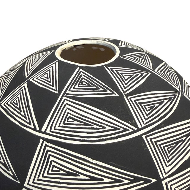 Ceramic Set of Two Acoma Pueblo Seed Pots For Sale - Image 7 of 17