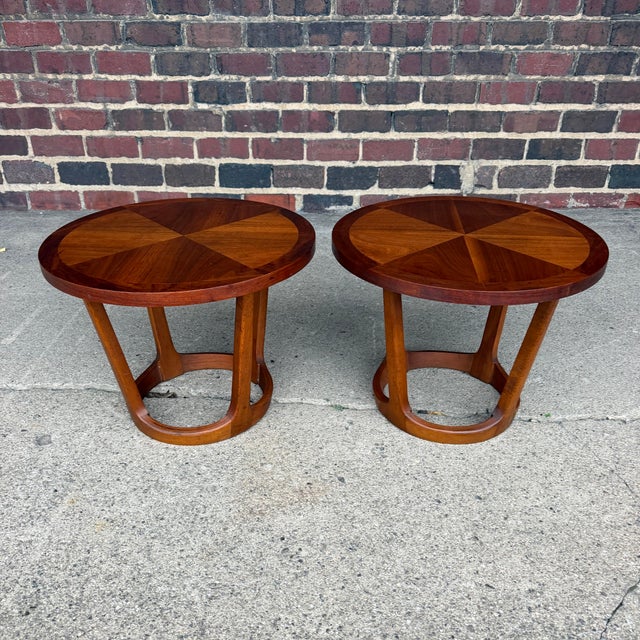 Mid-Century Modern Pair of Lane Rhythm Round Walnut Side Tables Mid-Century Modern For Sale - Image 3 of 12