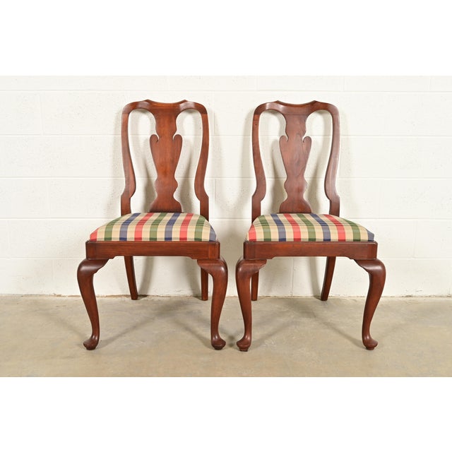 An outstanding pair of Queen Anne or Georgian style side chairs or dining chairs By Henkel Harris USA, Circa 1980s Solid...