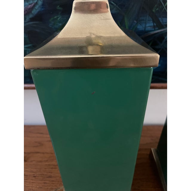 Vintage Tyndale Chicago Emerald Green Lacquer & Brass Table Lamps – A Pair For Sale - Image 11 of 11