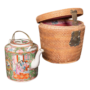 Antique Famille Rose Teapot, Oriental, Ceramic Chá Pot, Wicker Case, Circa 1920