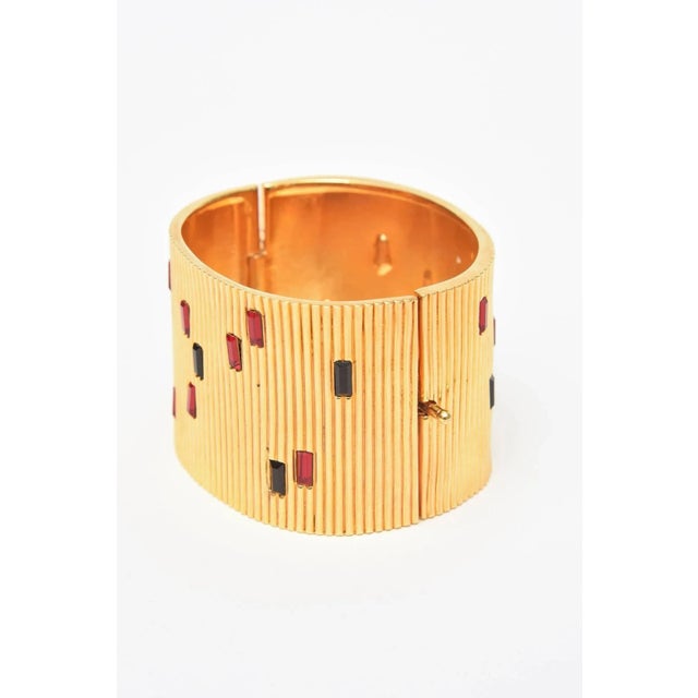 Vintage Paloma Picasso Glass and Ribbed Gold Filled Metal Cuff Bracelet 80's For Sale - Image 4 of 8