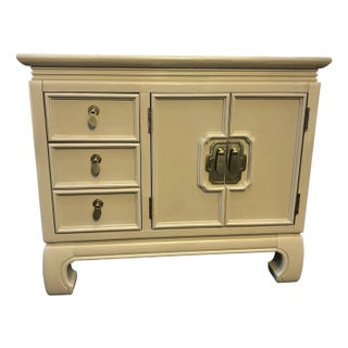 Late 20th Century Chinoiserie Ming Style Nightstand by Thomasville For Sale