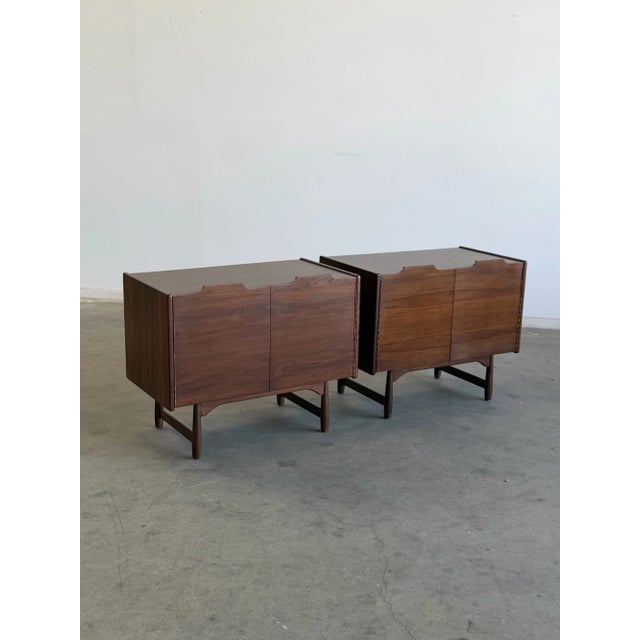 Pair of Mid Century Nightstands by John Caldwell for Brown Saltman For Sale - Image 4 of 18