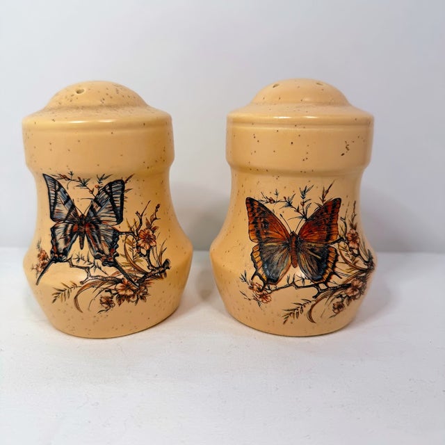 Vintage Mid-Century Modern Butterfly Ceramic Salt and Pepper Shakers Set Floral Yellow Cottage For Sale - Image 9 of 10