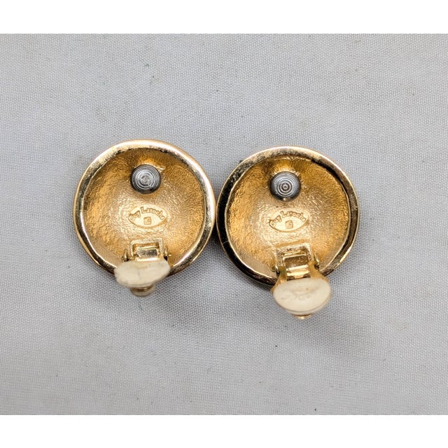 Vintage 1980s Signed Guy Laroche Paris Round Goldtone Cabochon Faux-Onyx Clip Earrings-2 Pieces For Sale In Philadelphia - Image 6 of 7