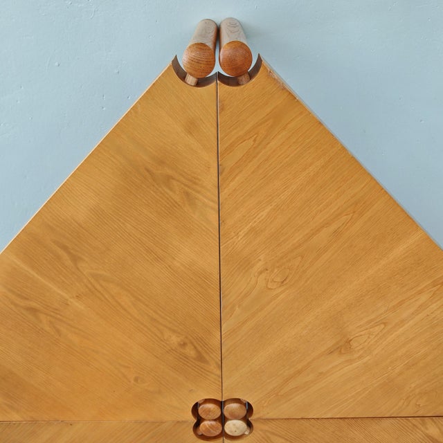 1980s Vintage Enolinea Modular Triangular Tables in Light Wood, 1980s, Set of 4 For Sale - Image 5 of 18